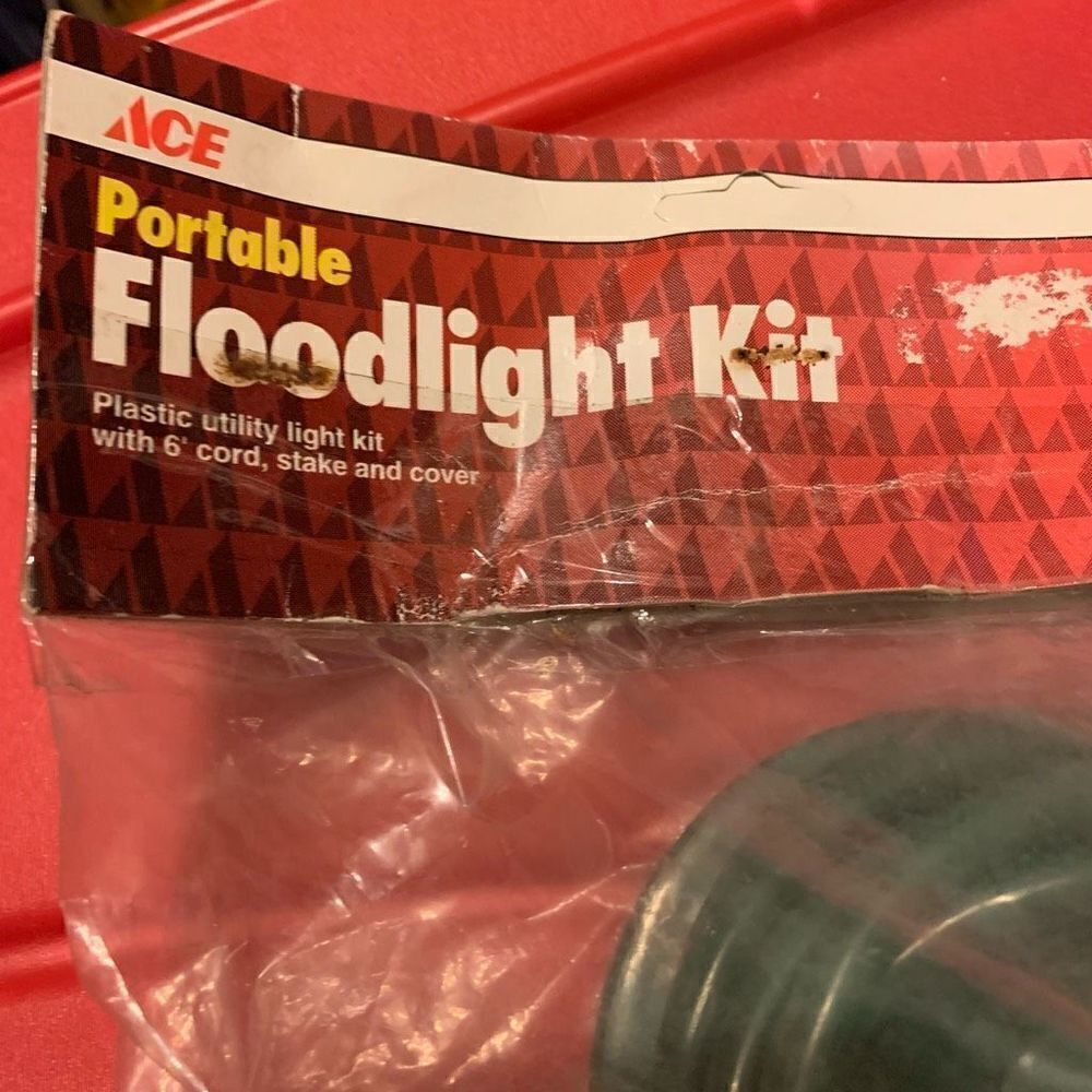 ACE Portable Floodlight Kit - Picture 2 of 5